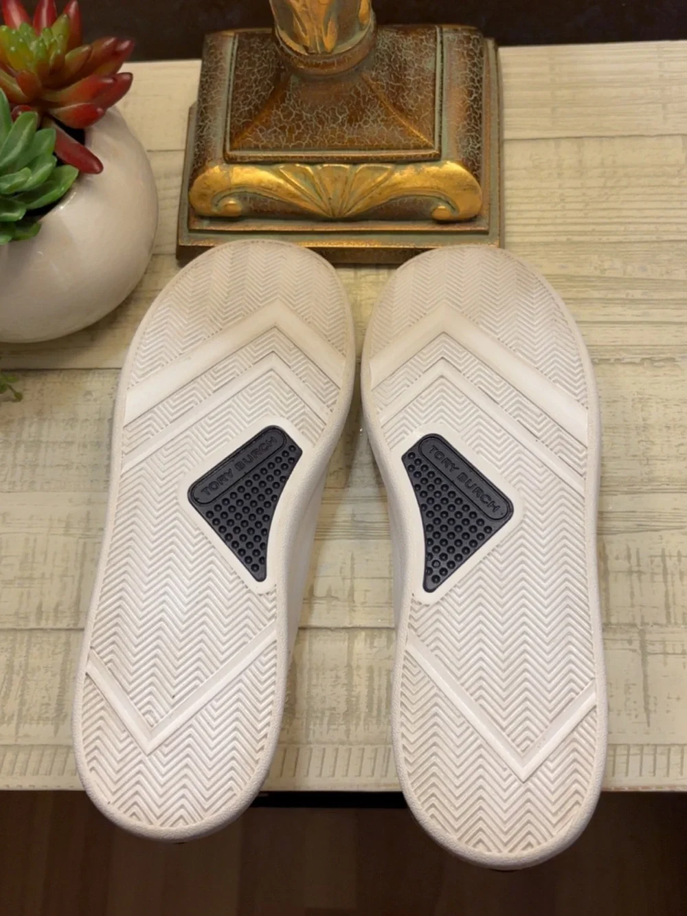 Like New ~ Tory Burch White Leather Sneakers W/Black Heel Tab & Gold Logo ~Sz 10